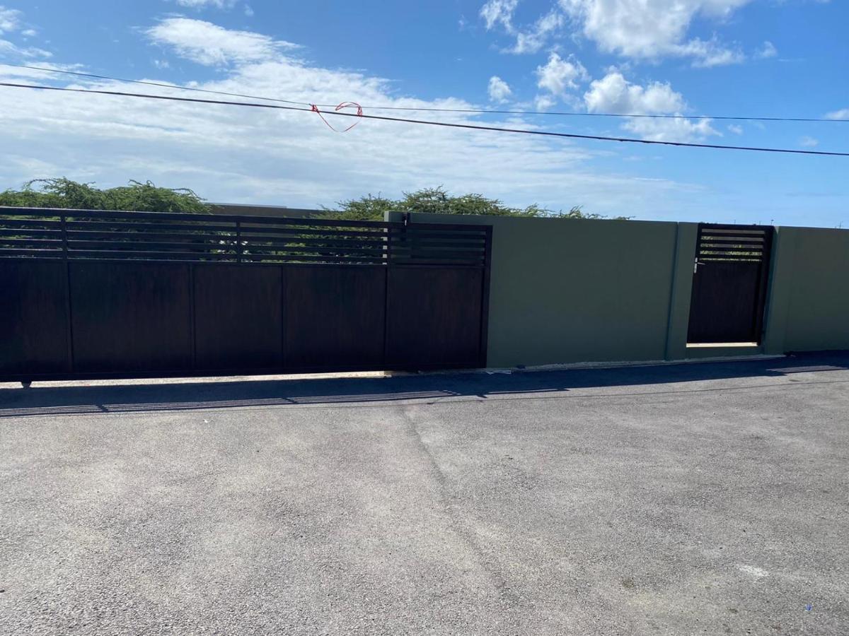 Cataleya Apartments Near Airport Willemstad Exterior foto